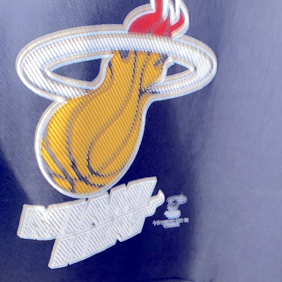 Miami Heat Exter large pull over hoodie - Picture 2 of 4